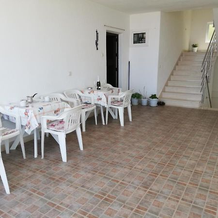 Apartments Aniko Saric Tucepi Ngoại thất bức ảnh