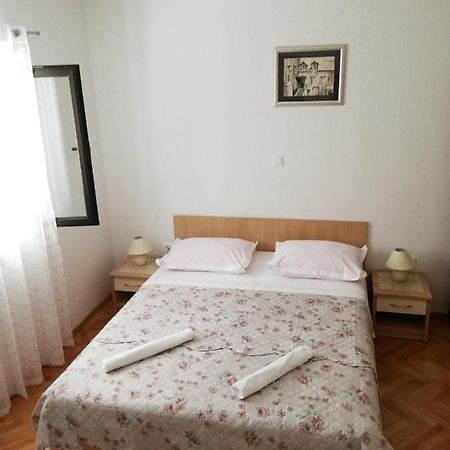 Apartments Aniko Saric Tucepi Ngoại thất bức ảnh